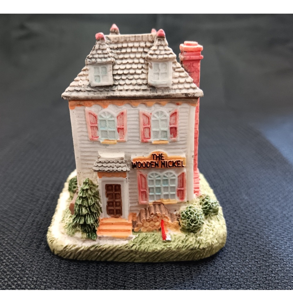 Liberty Falls The Americana Collection The Wooden Nickel Inn AH42 1994 Boxed